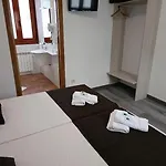 Miraiso Hostal *